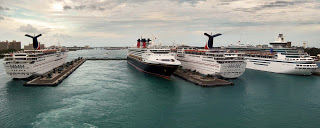 Круизные лайнеры в багамском порту